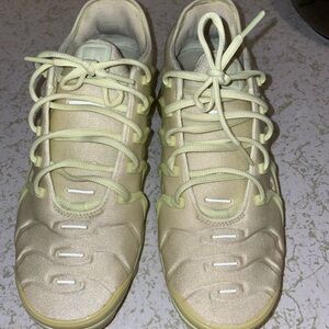 Nike Vapormax neon yellow